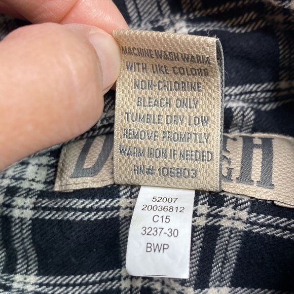 Duluth Trading Free Swingin' Flannel Relaxed Fit Button Up Black Plaid Shirt L - Picture 8 of 8